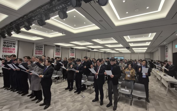 의협  임시총회, 14만회원 강력한 대정부투쟁 결의문 채택